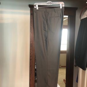 Dockers Premium men’s dress pants. Dark gray. Relaxed fit. 34x30